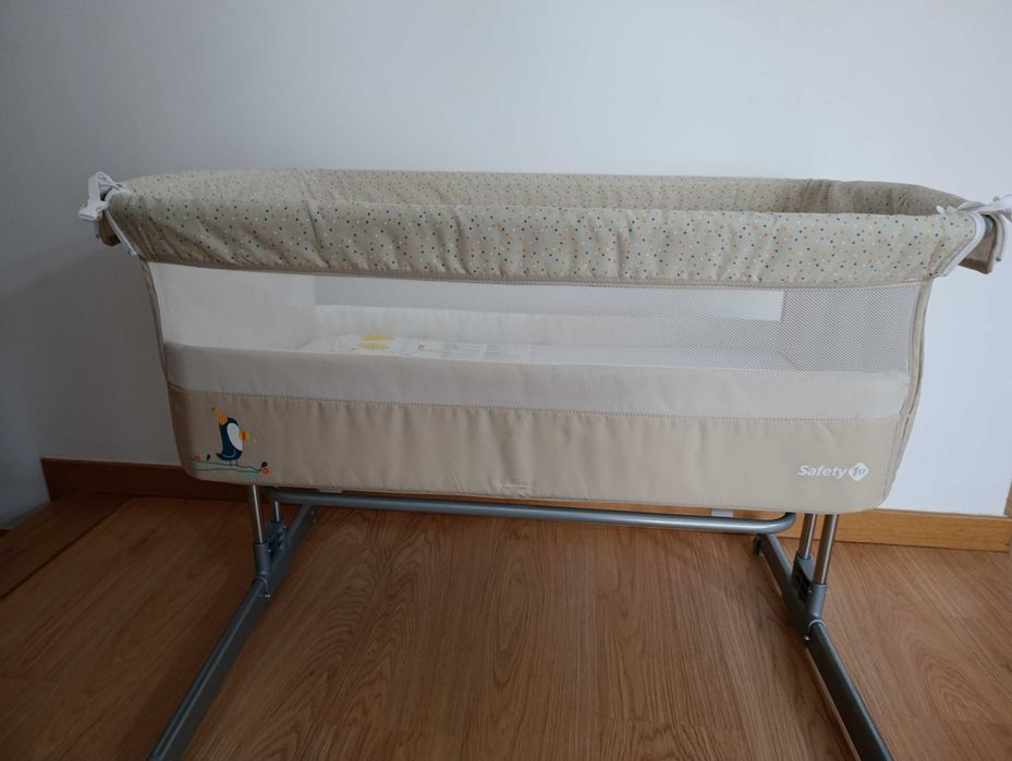 Cama/berço para bebé.