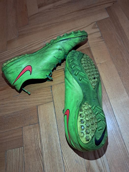 Сороконожки, бутсы, копы, футзалки Nike HypervenomX Phelon II TF.