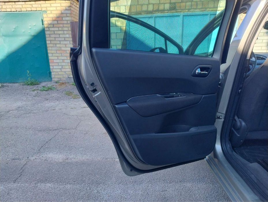 Peugeot 5008 ціна 7300 $