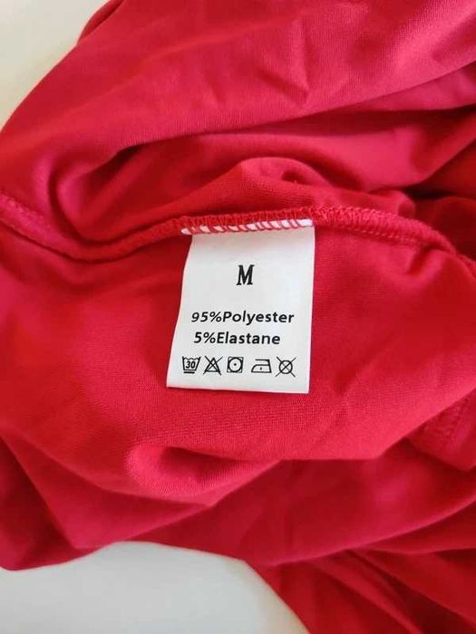 Top vermelho de tamanho M