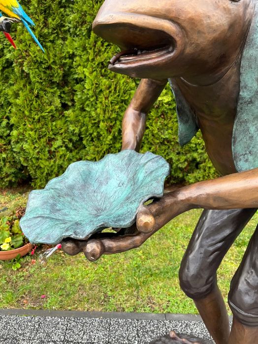 Żaba żebraczka-fontanna z brązu duża