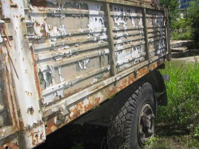 Причіп  двох вісний  8-и тонний.