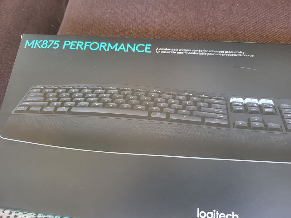 НОВА клавіатуру Logitech .