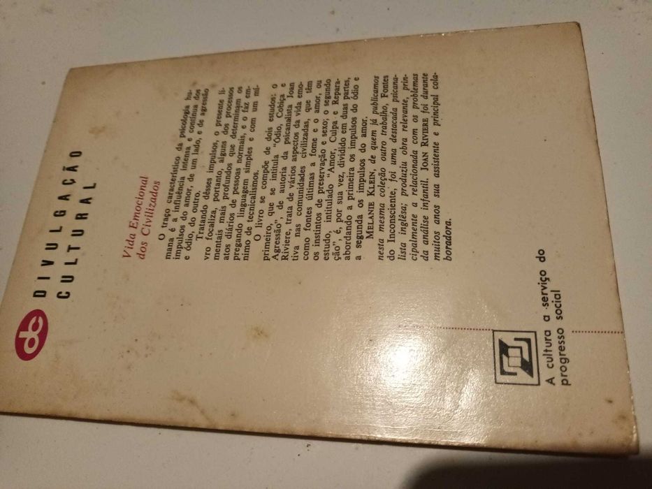 "Vida Emocional dos Civilizados" por Melanie Klein e Joan Riviere
