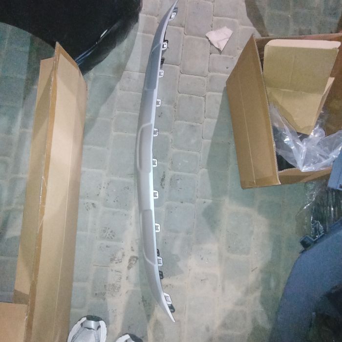 Накладка замка капота Chevrolet Trax 17-21