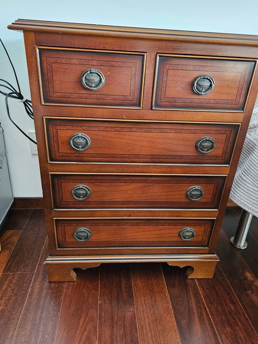 2 Mesas de cabeceira