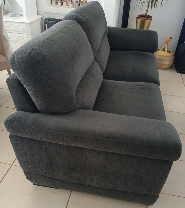 Sofá de 3 lugares oferta de puff marca Lourini