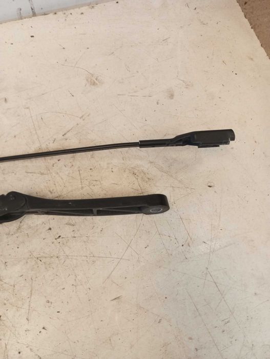Par Hastes / Braços Limpa-Vidros Frente VW Scirocco – Originais