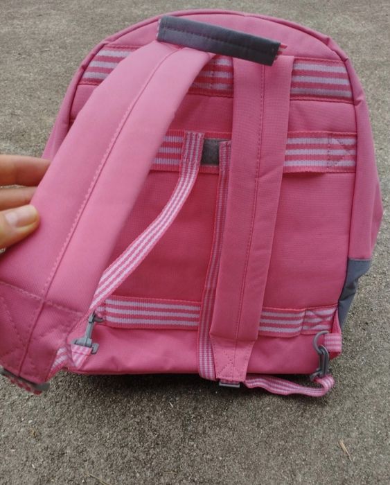 Mochila de criança com etiqueta