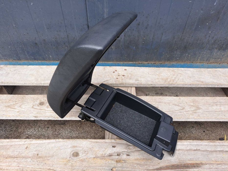 Podłokietnik Ford Mondeo Mk4 CM21-R044C82-A