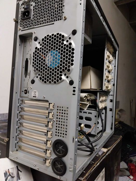 Caixa PC + 2 Monitores retro + Teclado — kit vintage completo64586079386882121