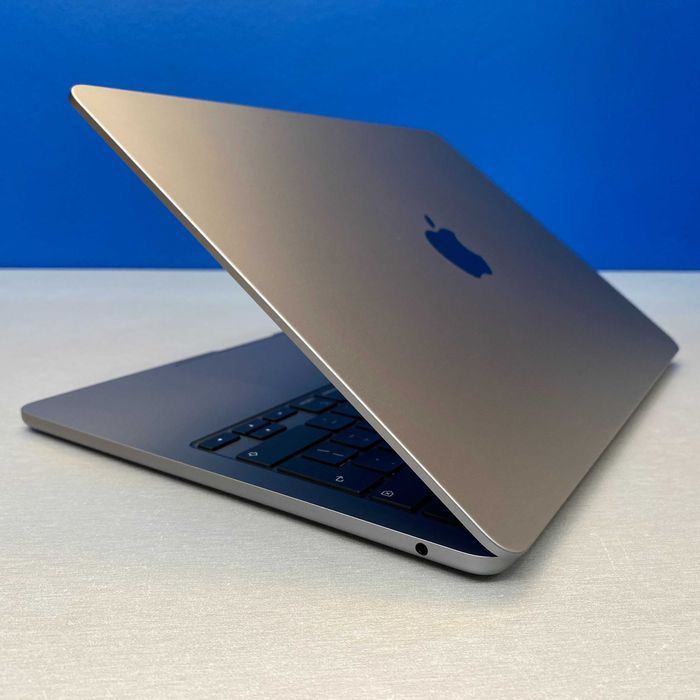Apple MacBook Air 13.6" | 2022 | M2 8-Cores | 8GB | 256GB SSD