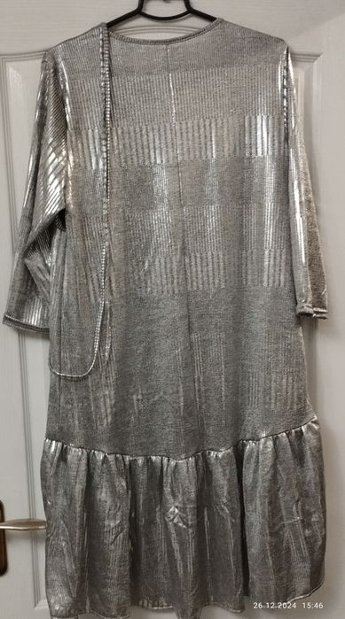 Блискуча жіноча сукня батального розміру