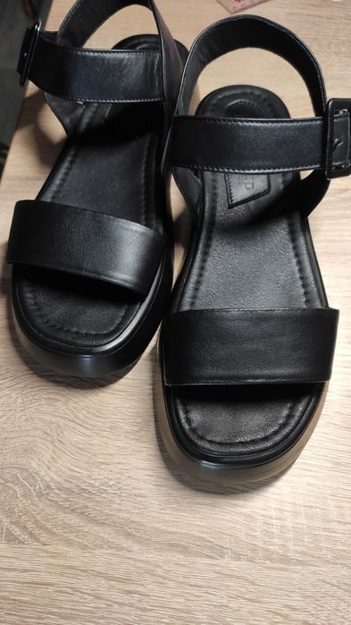 Босоножки женские кожаные