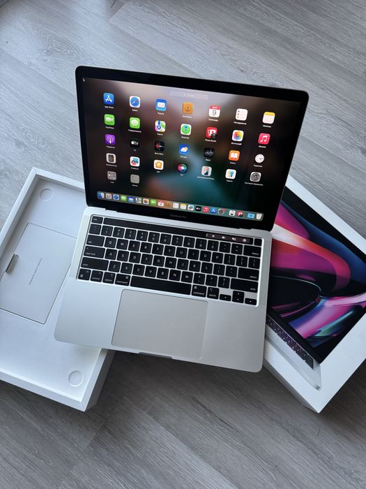 MacBook Pro 13 M1 (2020) 8GB / 256GB — стан близький до ідеалу