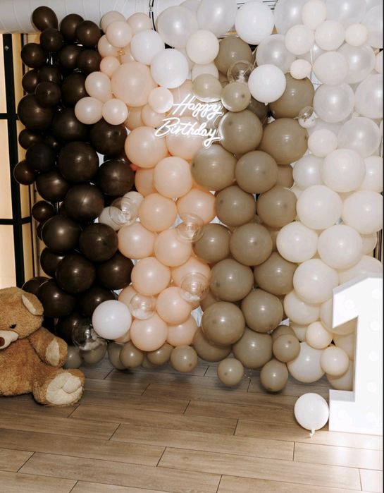 Неоновий напис Happy birthday здаю