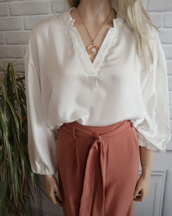 Reserved rozmiar M/L 38/40 elegancka biała koszula satyna do pracy