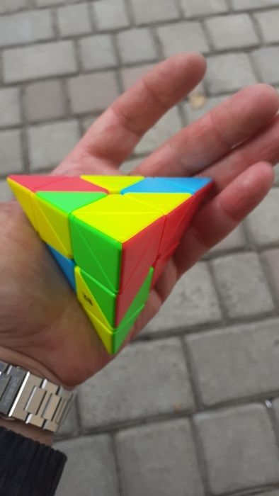Магнитная пирамидка головоломка Qiyi MS Pyraminx без наклеек.9,5*9,5см