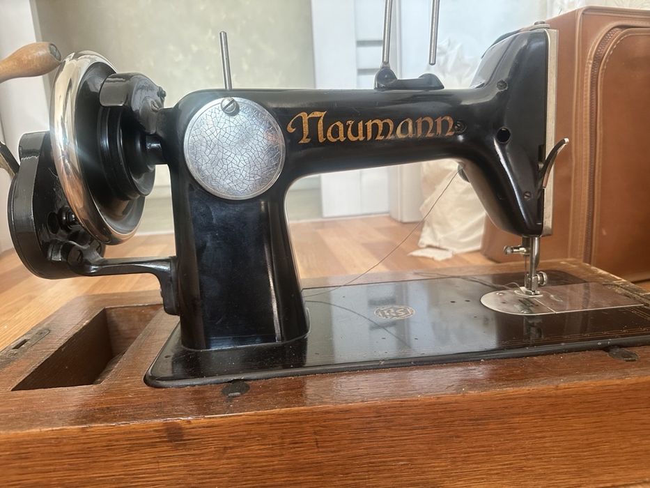Швейна машинка Naumann