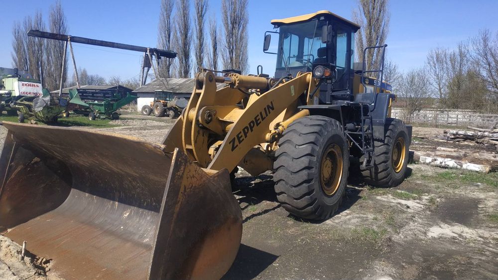 Навантажувач фронтальний SEM656D