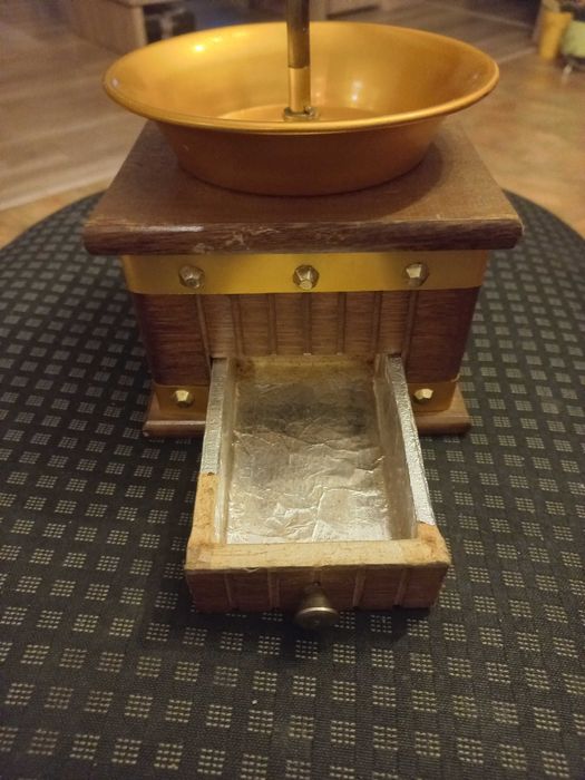 Młynek do kawy,zabytkowy,retro