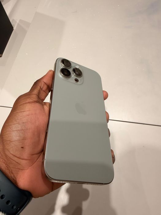 Vendo iPhone 16 Pro Max em perfeito