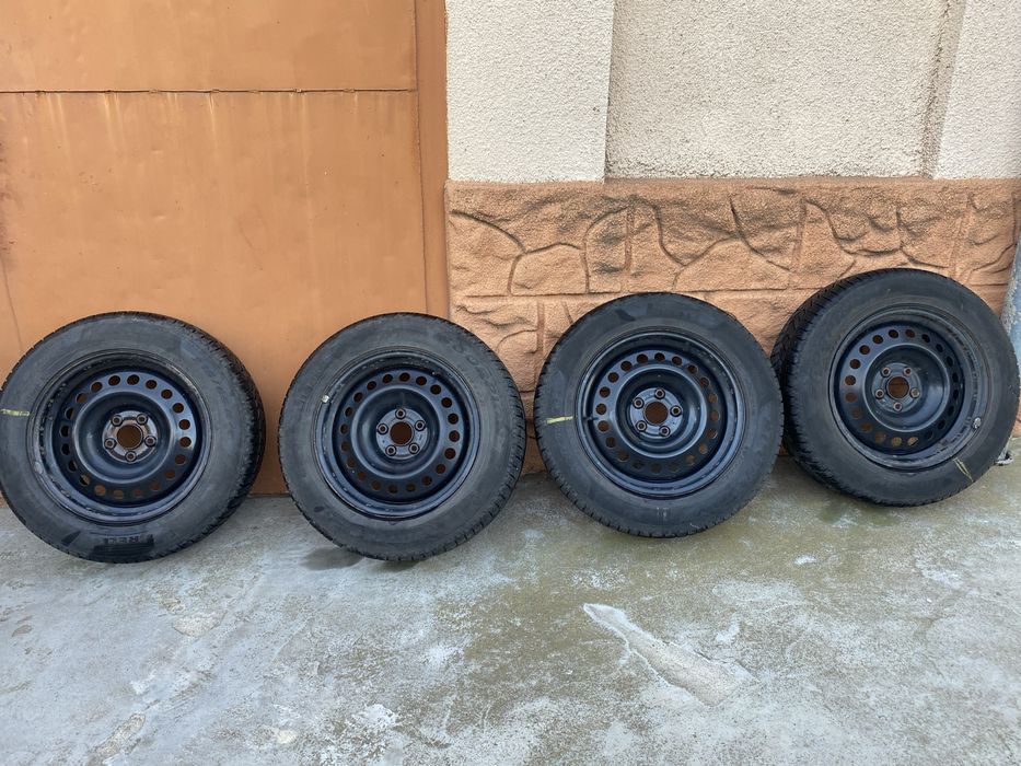 Зимові шини Pirelli Scorpion з дисками 215/65 R17.
