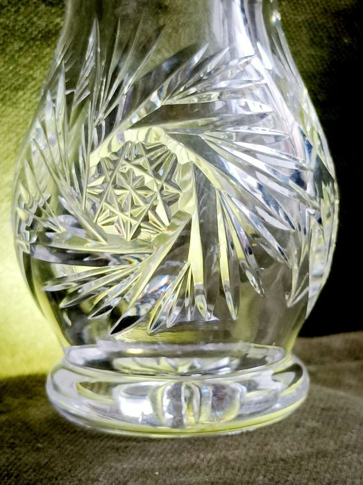 Kryształowy wazonik Bohemia  głęboki szlif, ciężki, 10,5 cm