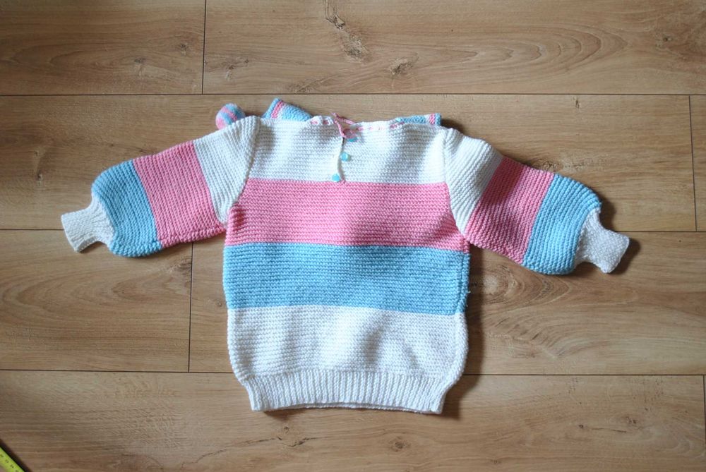 sweterek dziecięcy handmade