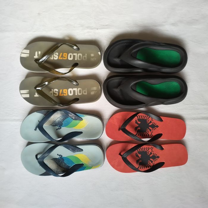 Тапки,шльопки, шльопанці, крокси, в'єтнамки різні.