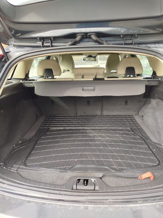 Volvo V60 Momentum 2.0 
1984 cilindrada

302.000 km, com a