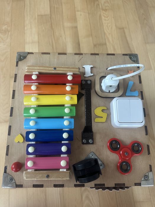 Бізікуб для дитини