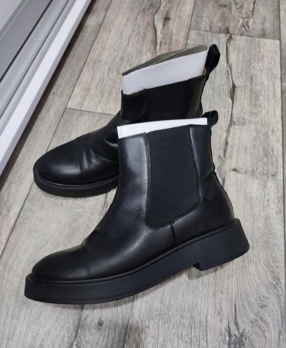 Ботинки кожаные.39 размер.