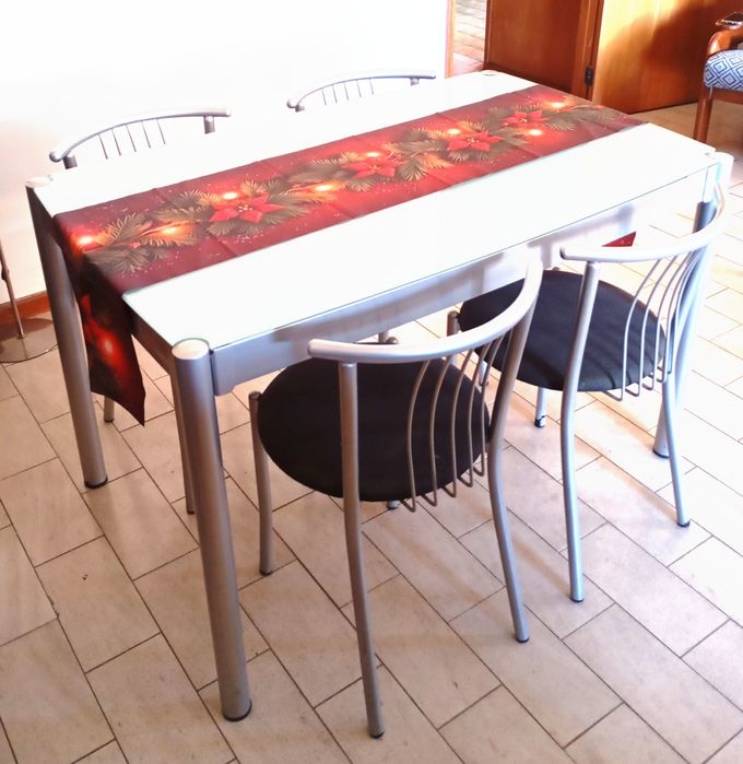 Mesa de cozinha em vidro + 4 cadeiras cinzentas – Elegante