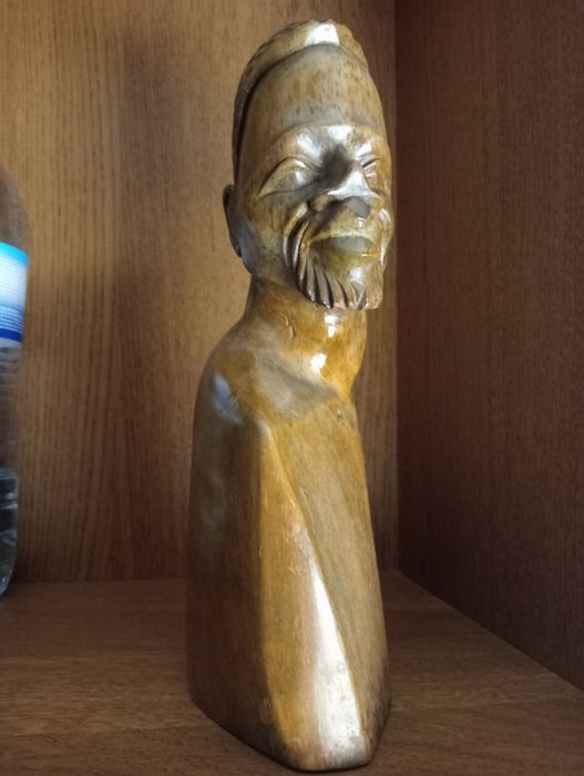 Estatueta africana em madeira