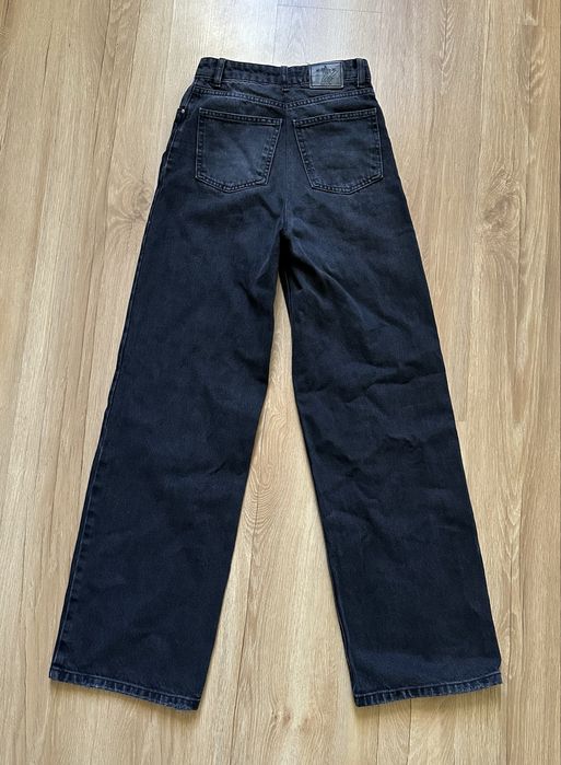 Лот джинсів. Джинси чорні Mango, джнси чорні прямі, джинси сині кльош