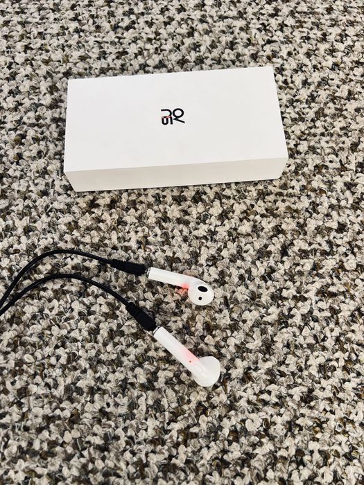 Airpods навушники