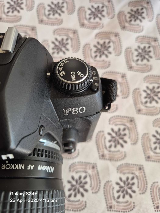 NIKON F80 em excelente estado