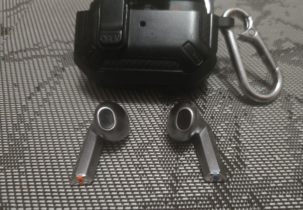 Продам навушники  Samsung Galaxy Buds 3