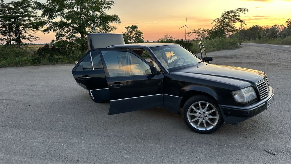 Mercedes-Benz E-Class W124