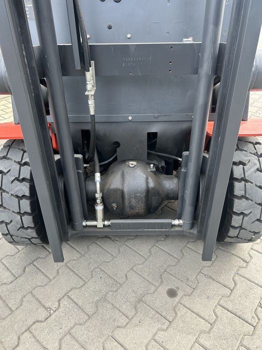 Woózek widłowy Linde E25