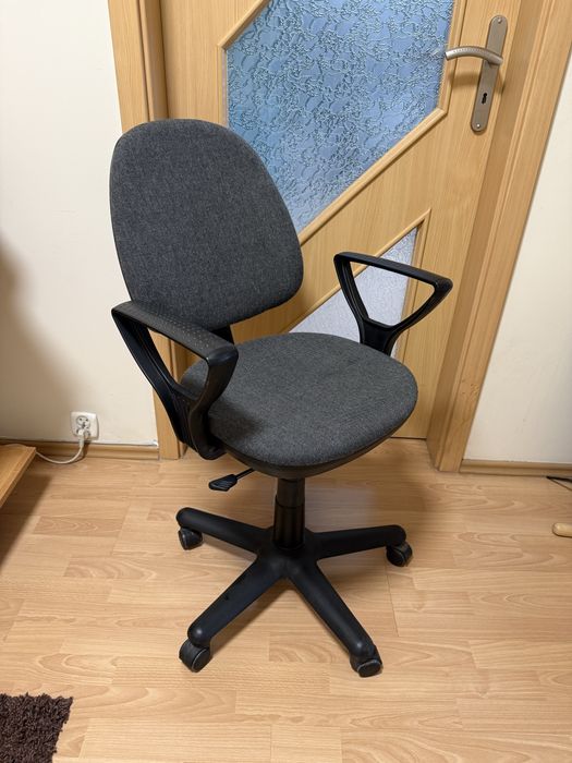 Fotel biurowy obrotowy