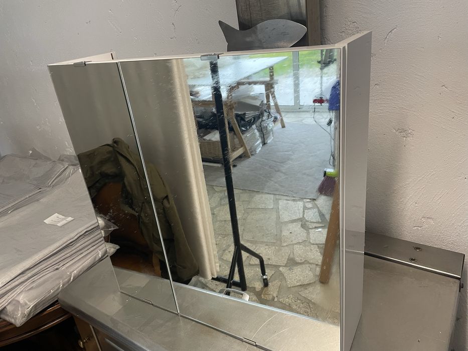 Armario espelhado WC