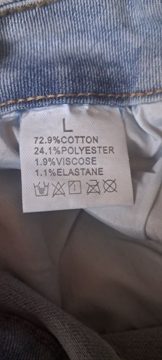 Dżinsy z szerokimi nogawkami L