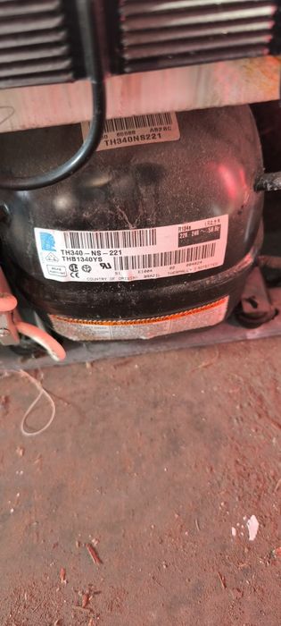 Arca Congeladora Indesit a funcionar bem