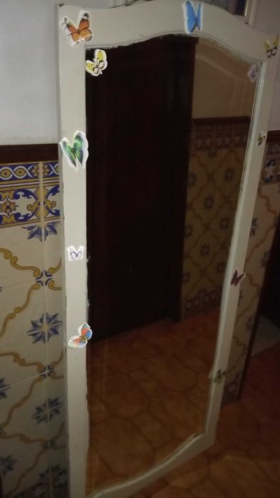 MOVEIS CADEIRA E ESPELHO EM MADEIRA