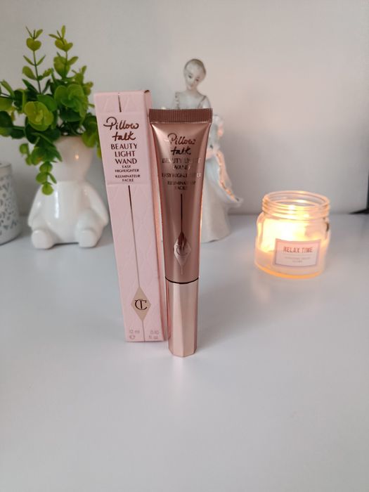Charlotte Tilbury Pillow Talk Beauty Light Wand Easy Highlighter - rozświetlacz w płynie 12 ml