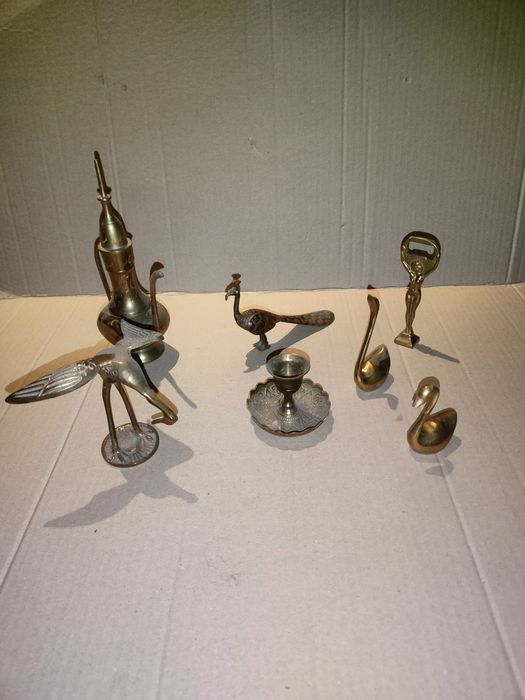 Kolekcja figurek z mosiądzu