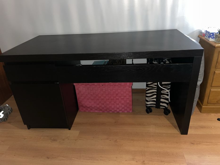 secretária preta ikea