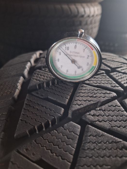 продам шини 285 50 20 Bridgestone Dm v2 в стані нових. 9 мм протектора. 4 шини.Японія